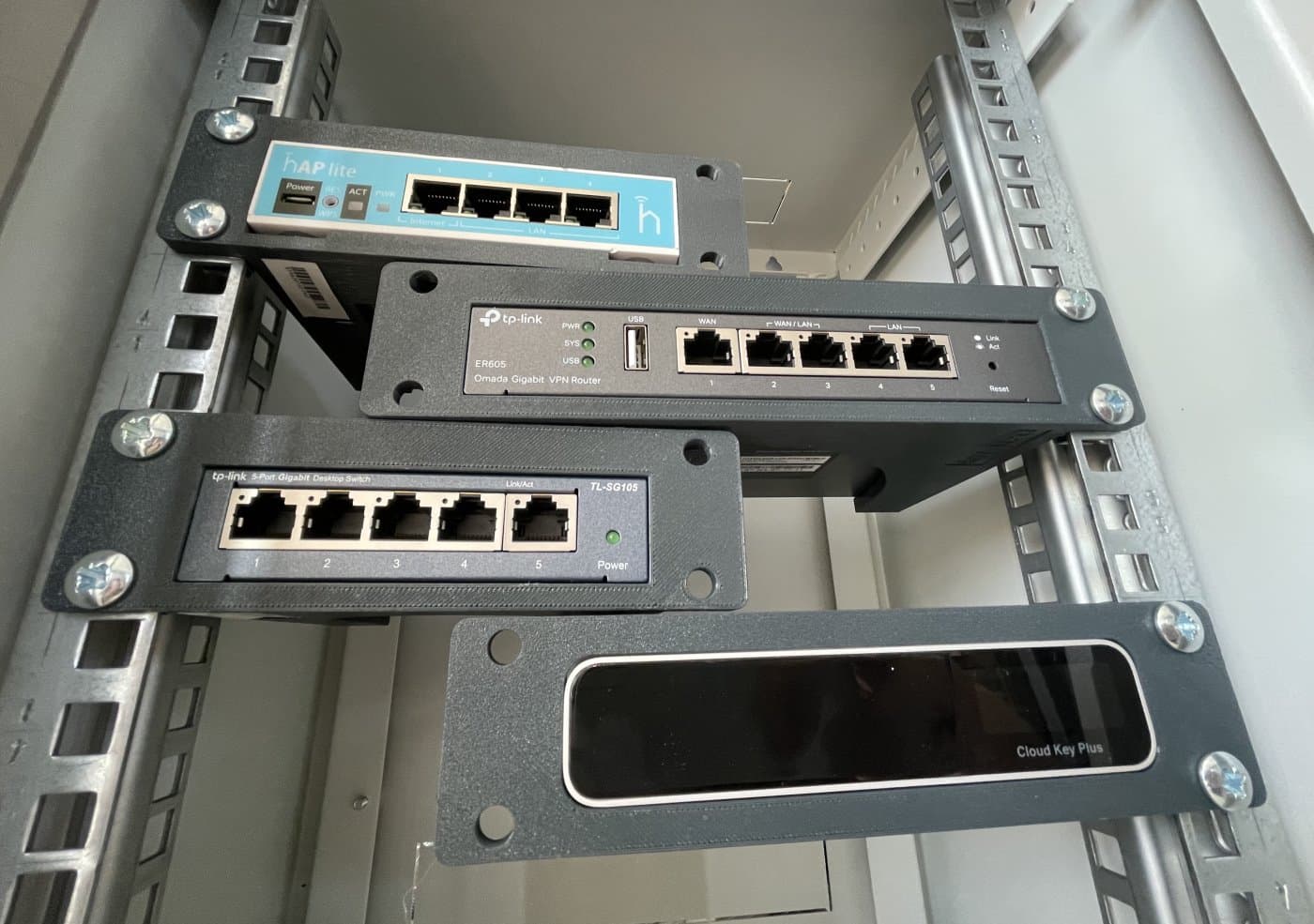 D-CKG2+ Držák do racku pro UCK-G2-PLUS, šedý