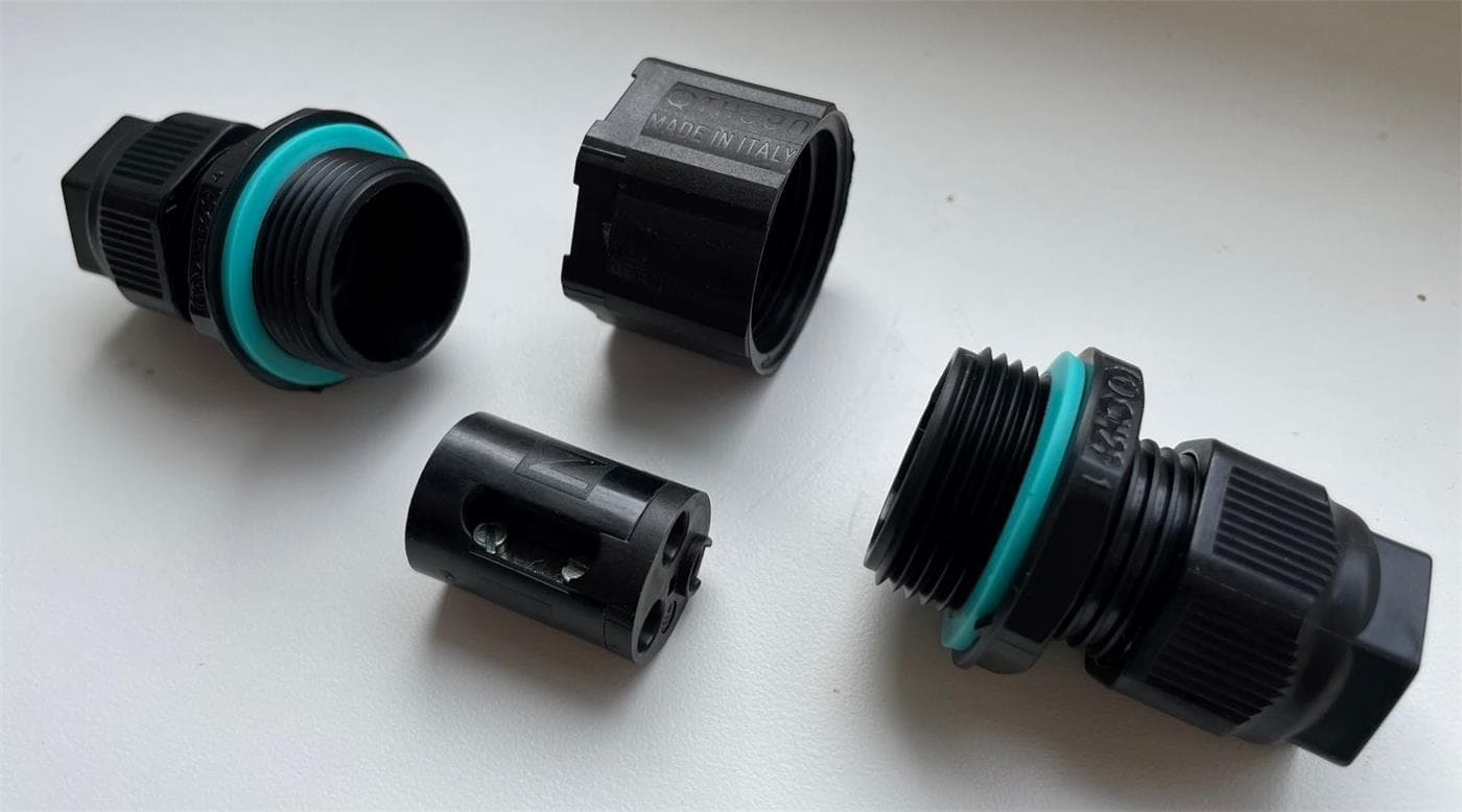 Vodotěsná rozpojitelná kabelová spojka EK390.A1A, 0.5-4mm